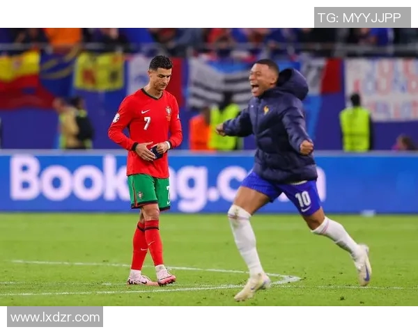 退役足球明星感伤瞬间揭示职业生涯背后的无奈与情感纠葛