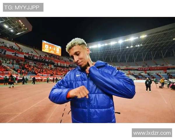 足球明星正脸高清图片集锦展现他们的魅力与风采