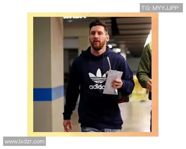 足球明星短裤代言时尚潮流展现运动魅力与个性风格的完美结合